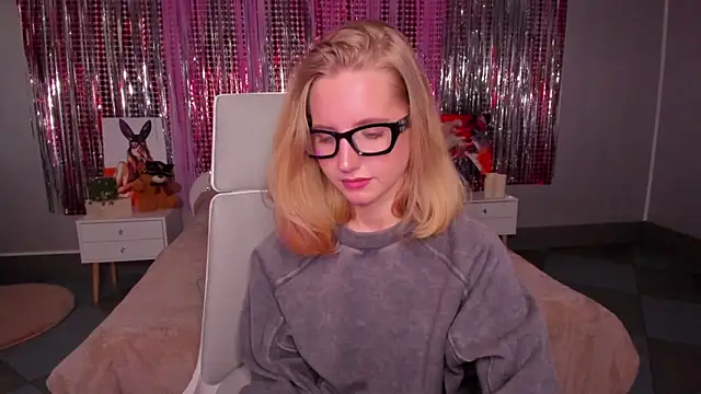 MadelineS69 online show from 3, 3, 2025