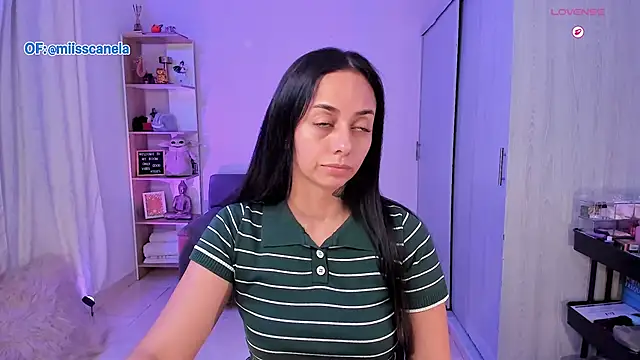 Aleja24Evans online show from 4, 12, 2025