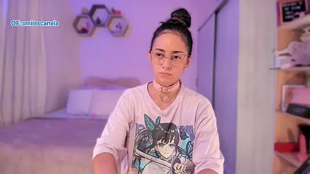 Aleja24Evans online show from 6, 10, 2025