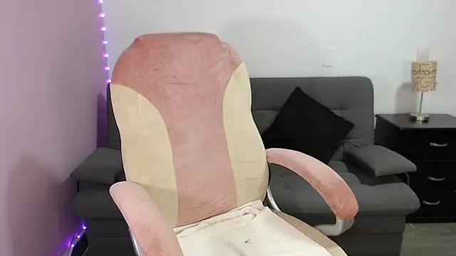 NicoleKitty  online show from 28, 10, 2025