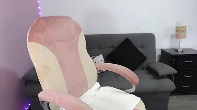 NicoleKitty  online show from 24, 3, 2026