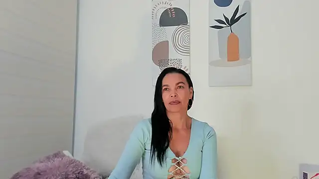 Evawalker  online show from 13, 10, 2025