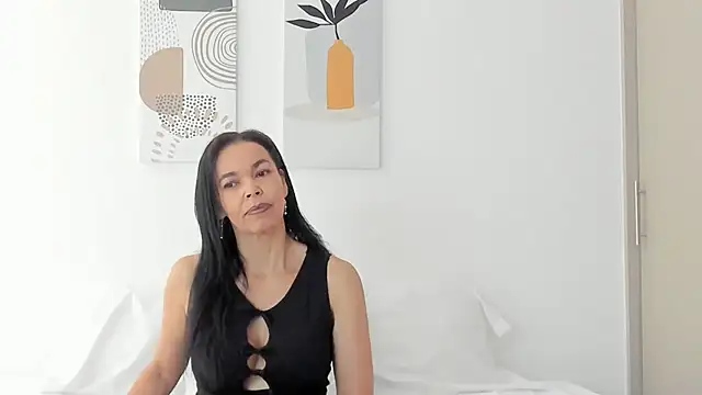 Evawalker  online show from 20, 9, 2025