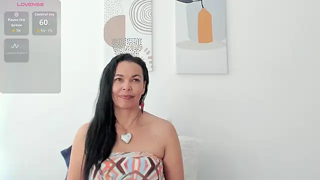 Evawalker  online show from 19, 5, 2026