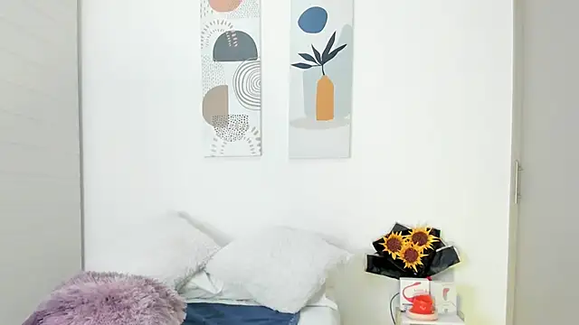 Evawalker  online show from 9, 10, 2025