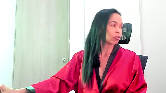 Evawalker  online show from 26, 9, 2025