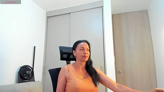 Evawalker  online show from 24, 9, 2025