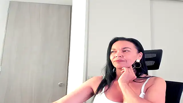 Evawalker  online show from 23, 9, 2025