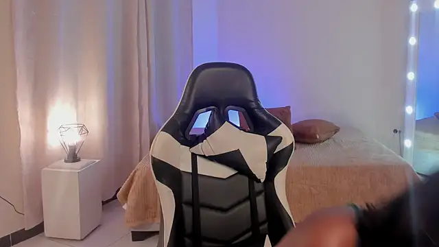 SavannahWildee online show from 21, 1, 2025