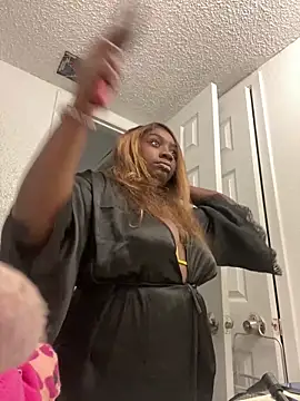 LillShayy online show from 17, 12, 2025