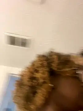 Snapshot of LillShayy chatting on 6, 11, 2025 LillShayy online show from 6, 11, 2025