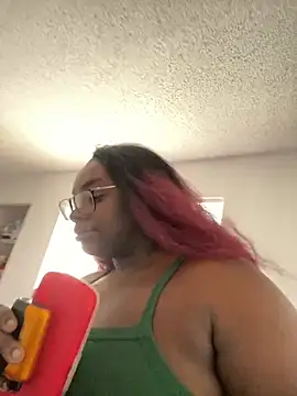 Snapshot of LillShayy chatting on 10, 10, 2025 LillShayy online show from 10, 10, 2025