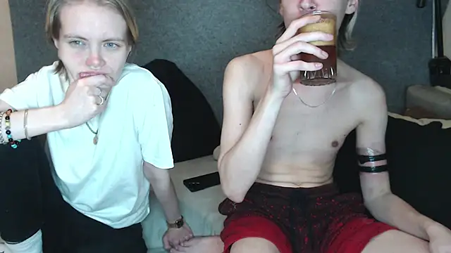 Snapshot of qustci-couple chatting on 23, 11, 2025 qustci-couple online show from 23, 11, 2025