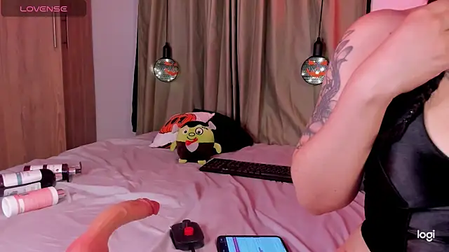 LilyRobertts online show from 26, 10, 2025