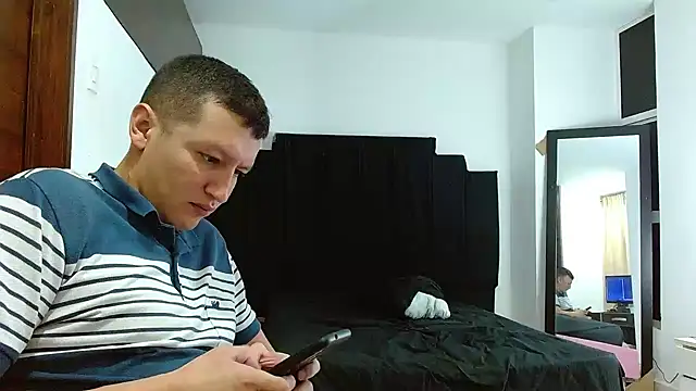 Hot-Couple--18 online show from 16, 12, 2024