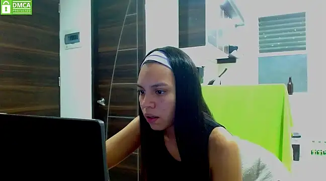 Hot-Couple--18 online show from 2, 12, 2024