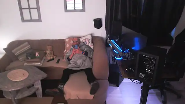 Nomi1612 online show from 5, 2, 2026