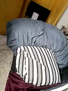 Hugemassivebootie online show from 17, 11, 2025