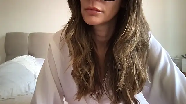 paolajonez online show from 6, 3, 2025