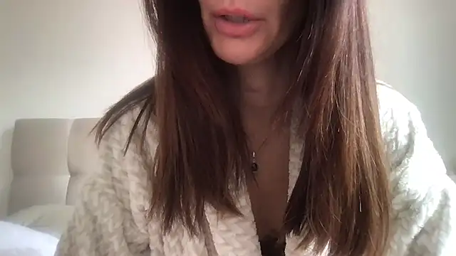 paolajonez online show from 15, 10, 2025