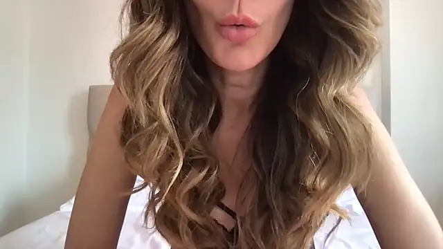 paolajonez online show from 7, 3, 2025