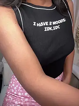 LeisyXO online show from 9, 2, 2025