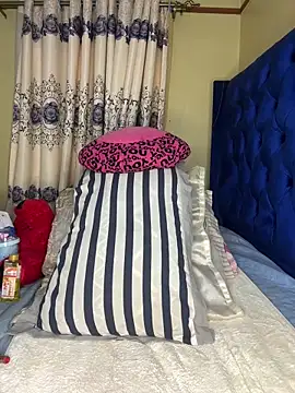 Queenshaz01 online show from 25, 5, 2026
