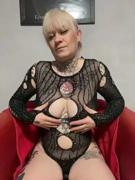 Snapshot of poussichienne chatting on 9, 2, 2025 poussichienne online show from 9, 2, 2025