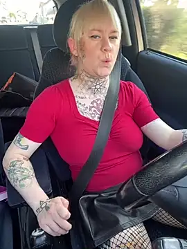 Snapshot of poussichienne chatting on 4, 3, 2025 poussichienne online show from 4, 3, 2025