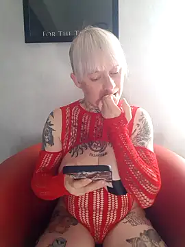 Snapshot of poussichienne chatting on 17, 9, 2025 poussichienne online show from 17, 9, 2025