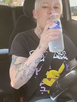 Snapshot of poussichienne chatting on 8, 10, 2025 poussichienne online show from 8, 10, 2025