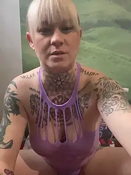 Snapshot of poussichienne chatting on 3, 2, 2025 poussichienne online show from 3, 2, 2025