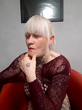 Snapshot of poussichienne chatting on 12, 10, 2025 poussichienne online show from 12, 10, 2025