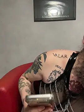 Snapshot of poussichienne chatting on 8, 3, 2025 poussichienne online show from 8, 3, 2025