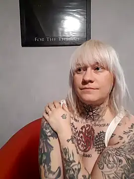 Snapshot of poussichienne chatting on 20, 11, 2025 poussichienne online show from 20, 11, 2025