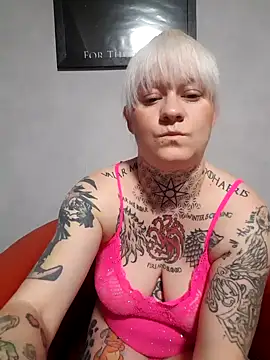 Snapshot of poussichienne chatting on 10, 10, 2025 poussichienne online show from 10, 10, 2025