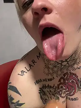 Snapshot of poussichienne chatting on 17, 2, 2025 poussichienne online show from 17, 2, 2025