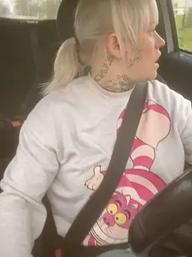 Snapshot of poussichienne chatting on 15, 11, 2025 poussichienne online show from 15, 11, 2025