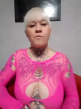 Snapshot of poussichienne chatting on 7, 11, 2025 poussichienne online show from 7, 11, 2025