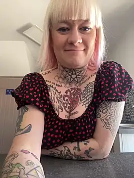 Snapshot of poussichienne chatting on 6, 3, 2025 poussichienne online show from 6, 3, 2025