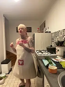 Snapshot of poussichienne chatting on 13, 2, 2025 poussichienne online show from 13, 2, 2025