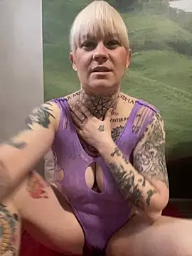 Snapshot of poussichienne chatting on 6, 2, 2025 poussichienne online show from 6, 2, 2025