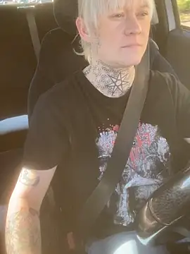 Snapshot of poussichienne chatting on 11, 10, 2025 poussichienne online show from 11, 10, 2025