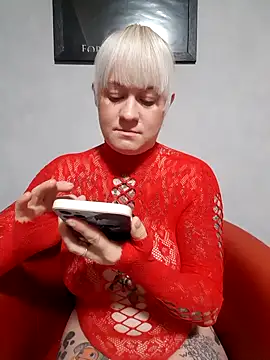 Snapshot of poussichienne chatting on 28, 10, 2025 poussichienne online show from 28, 10, 2025