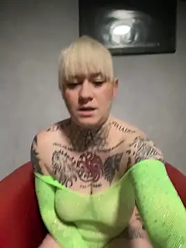 Snapshot of poussichienne chatting on 17, 3, 2025 poussichienne online show from 17, 3, 2025