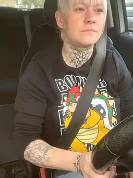 Snapshot of poussichienne chatting on 9, 10, 2025 poussichienne online show from 9, 10, 2025