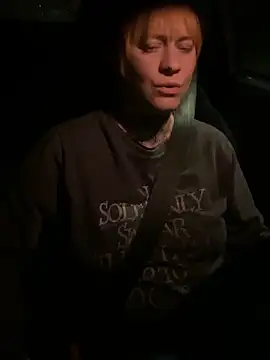 poussichienne online show from 4, 4, 2026