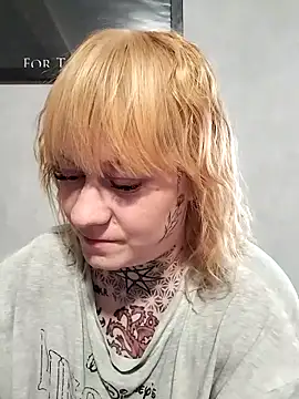 Snapshot of poussichienne chatting on 23, 4, 2026 poussichienne online show from 23, 4, 2026