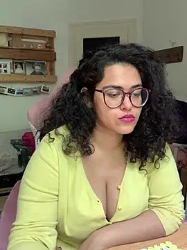 Curvydesifromgermany online show from 7, 5, 2026