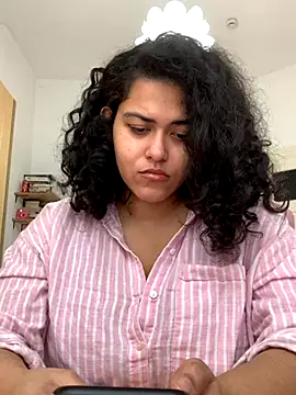 Curvydesifromgermany online show from 15, 10, 2025